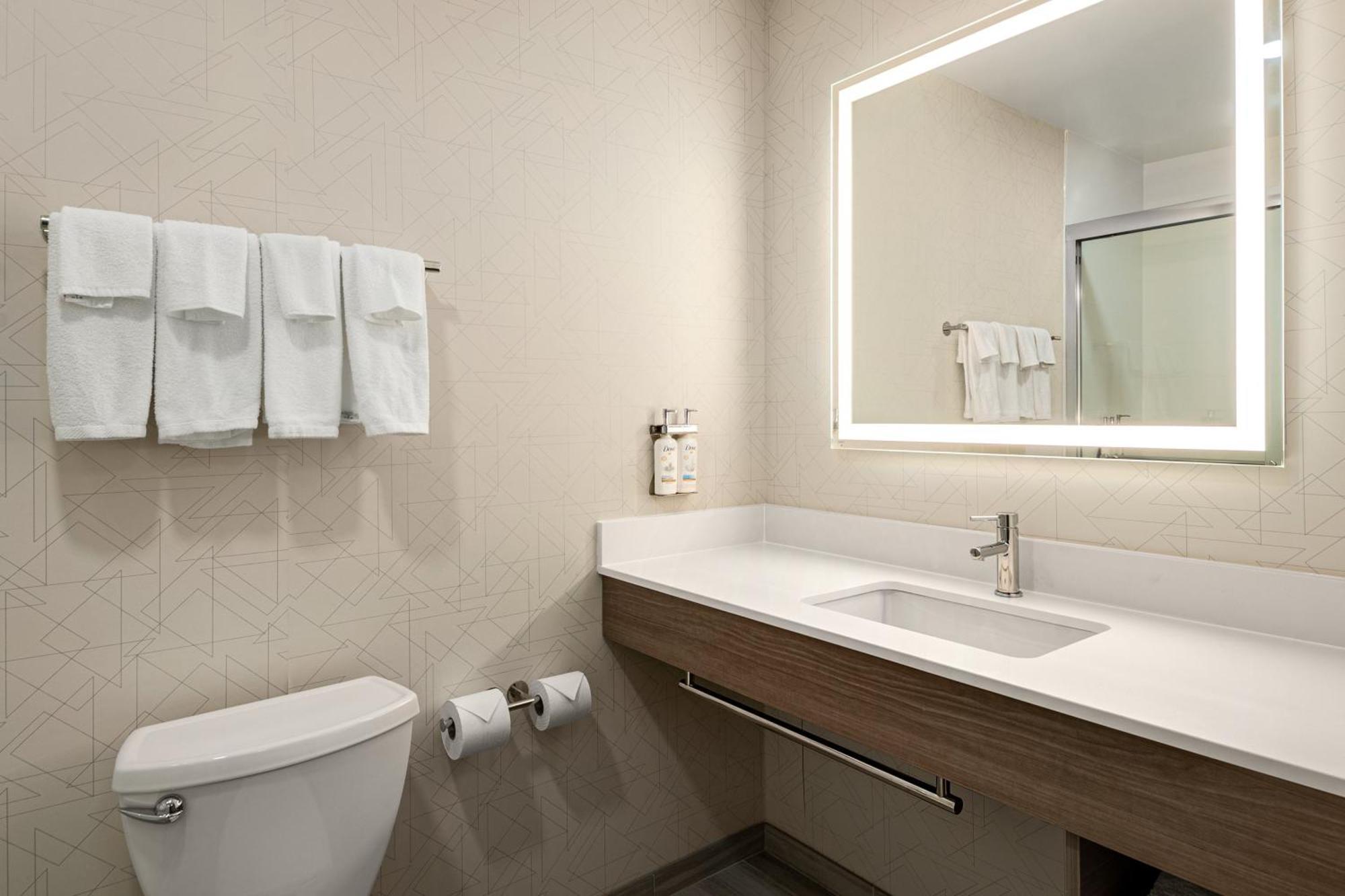 Holiday Inn Express Richmond By Ihg Buitenkant foto